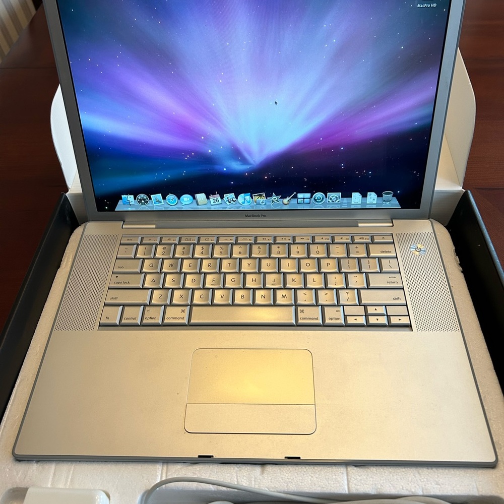 MacBook Pro 15.4” (diagonal) Widescreen Notebook - Picture 8 of 14